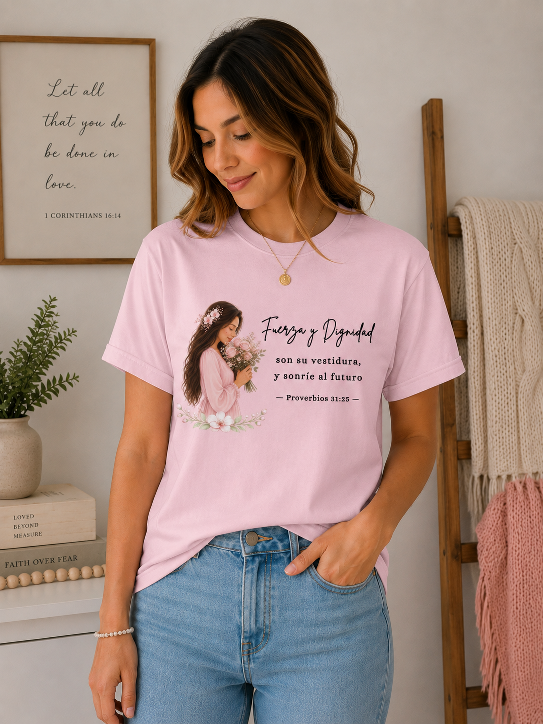 Camiseta Cristiana “Fuerza y Dignidad” con Ilustración Floral y Mujer en Acuarela – Proverbios 31:25