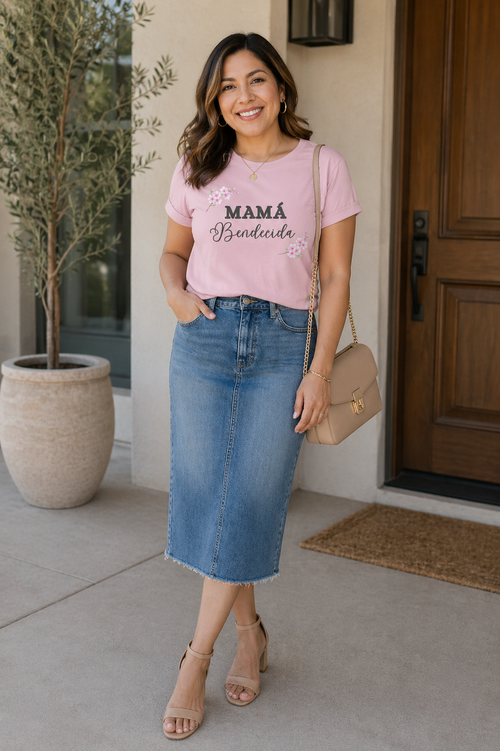 Mamá Bendecida (Diseño Floral Delicado en Gris Suave) – Camiseta de Mujer